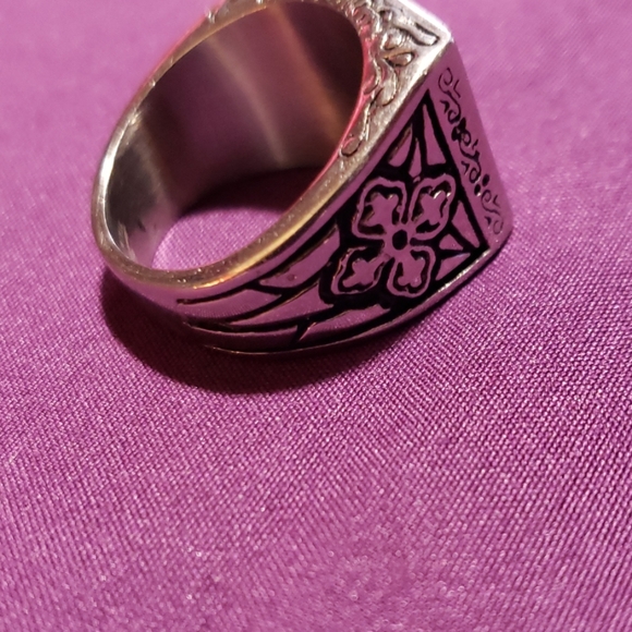 ring - Picture 3 of 5